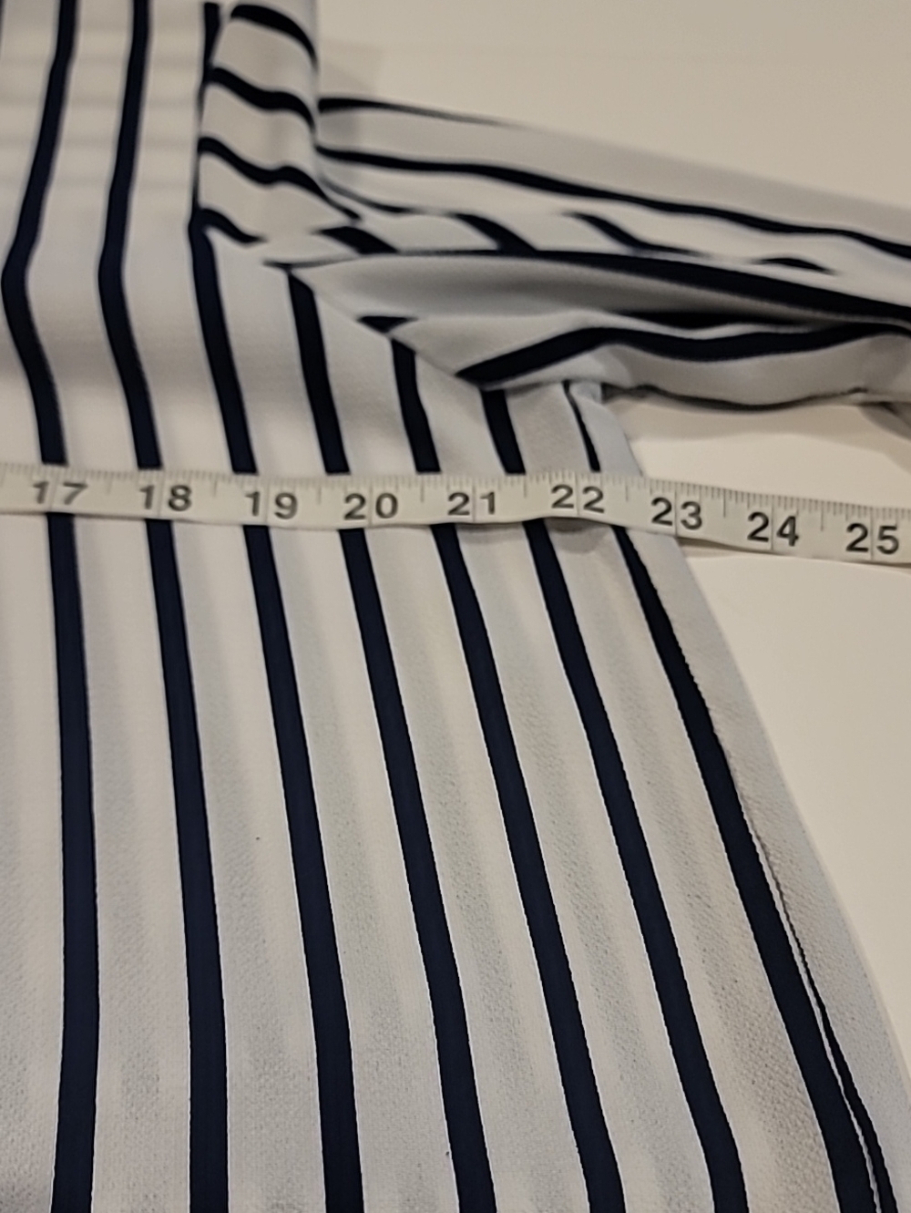 Adrianna Papell White and Navy Vertical Stripe V-Neck Blouse Large - Picture 9 of 11